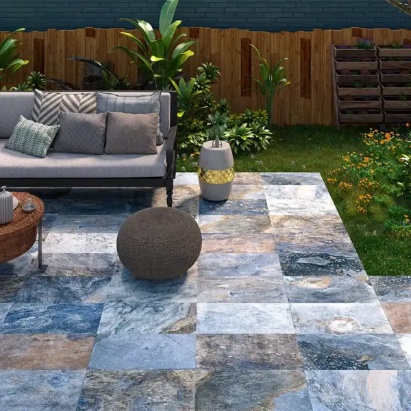 Mosaïque pour piscine phosphorescente illuminant l’eau pendant la nuit