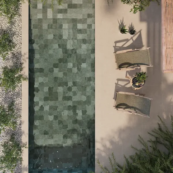 Mosaïques phosphorescentes pour piscine en vert éclatant dans l’eau