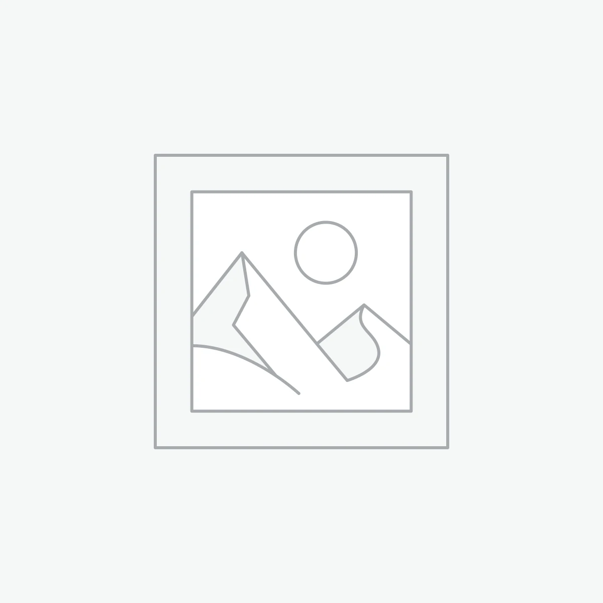 Belle luminosité sur la mosaique bleue de la piscine.